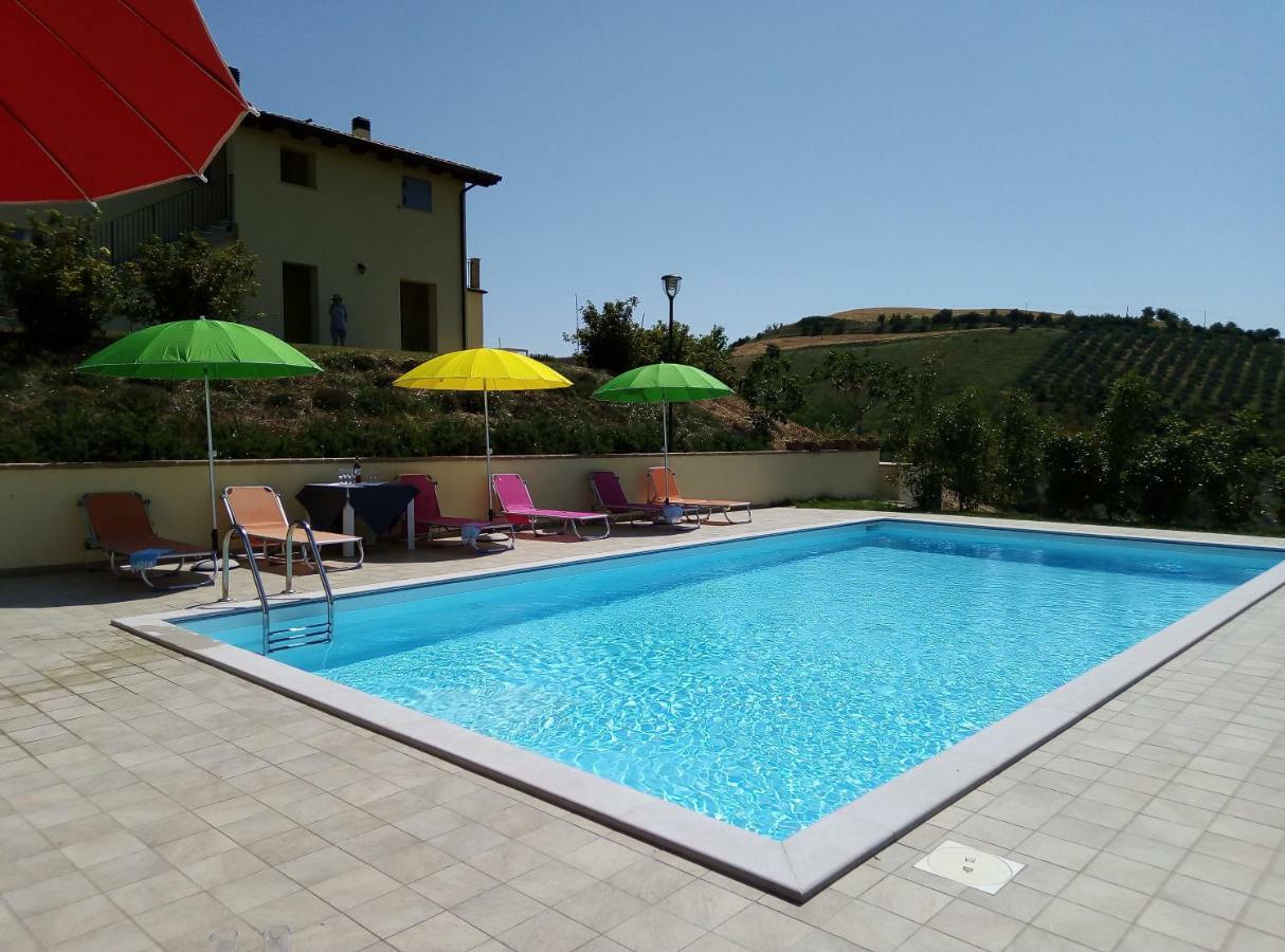 Agriturismo Terra Dei Falchi Castilenti Exterior foto